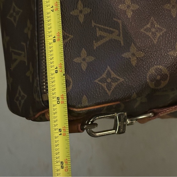 Authentic Louis Vuitton Keepall 50 Bandouliere Travel Bag with Strap - Picture 12 of 17